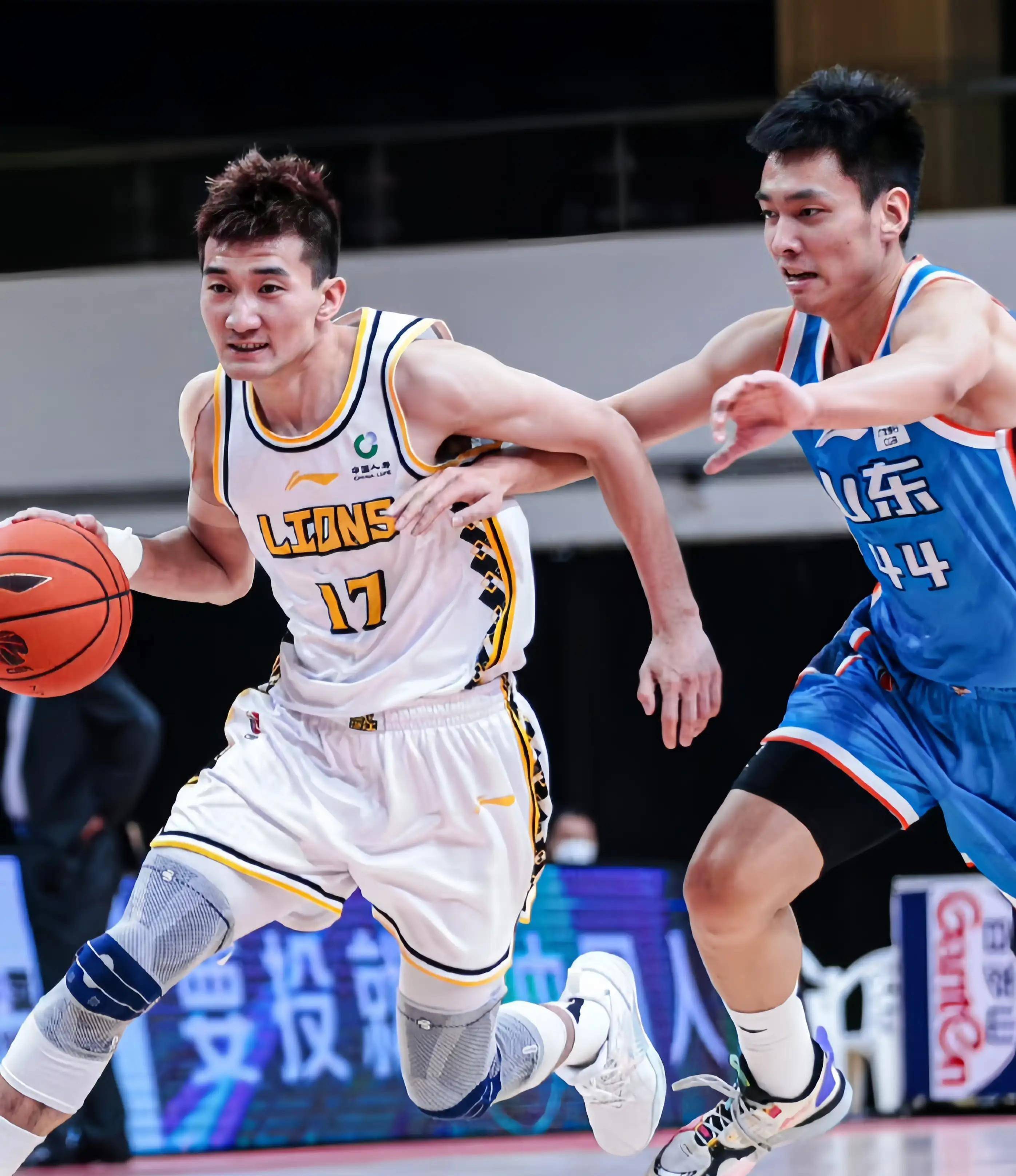 组合的奋勇 组合的奋勇